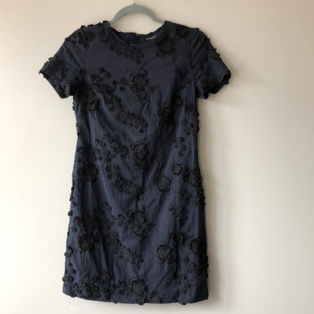 BR 0 navy black 3D floral shift mini dress
